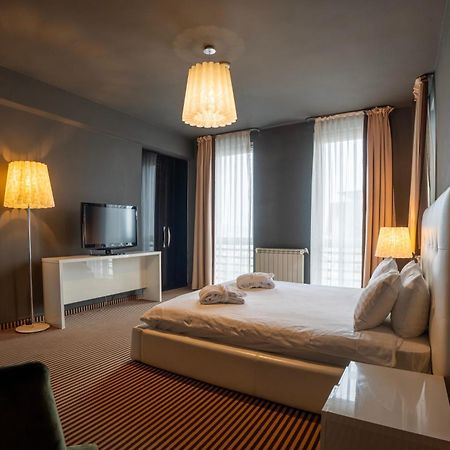 Alex&George Boutique Hotel Cluj-Napoca Esterno foto