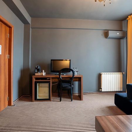 Alex&George Boutique Hotel Cluj-Napoca Esterno foto