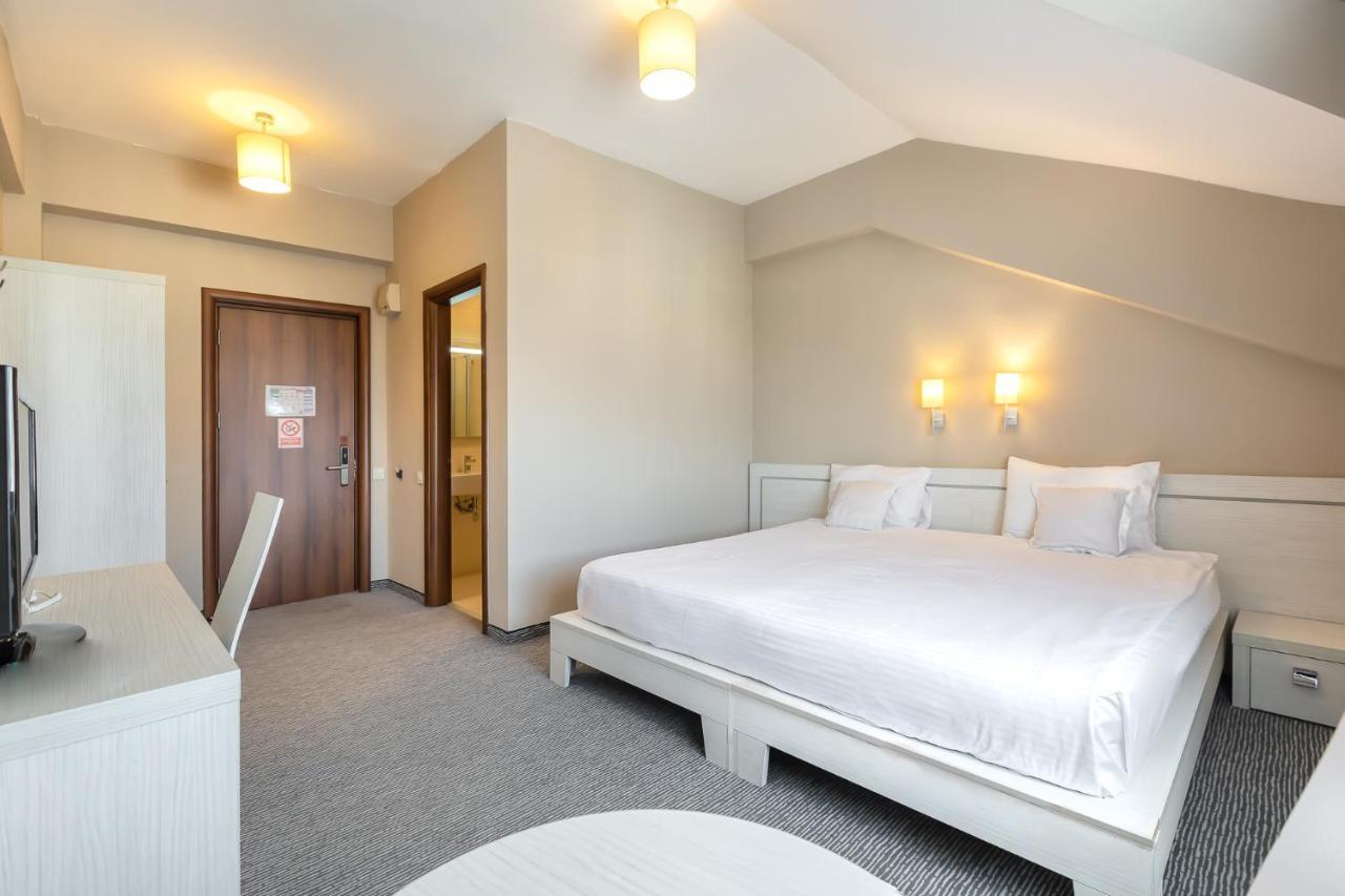 Alex&George Boutique Hotel Cluj-Napoca Esterno foto