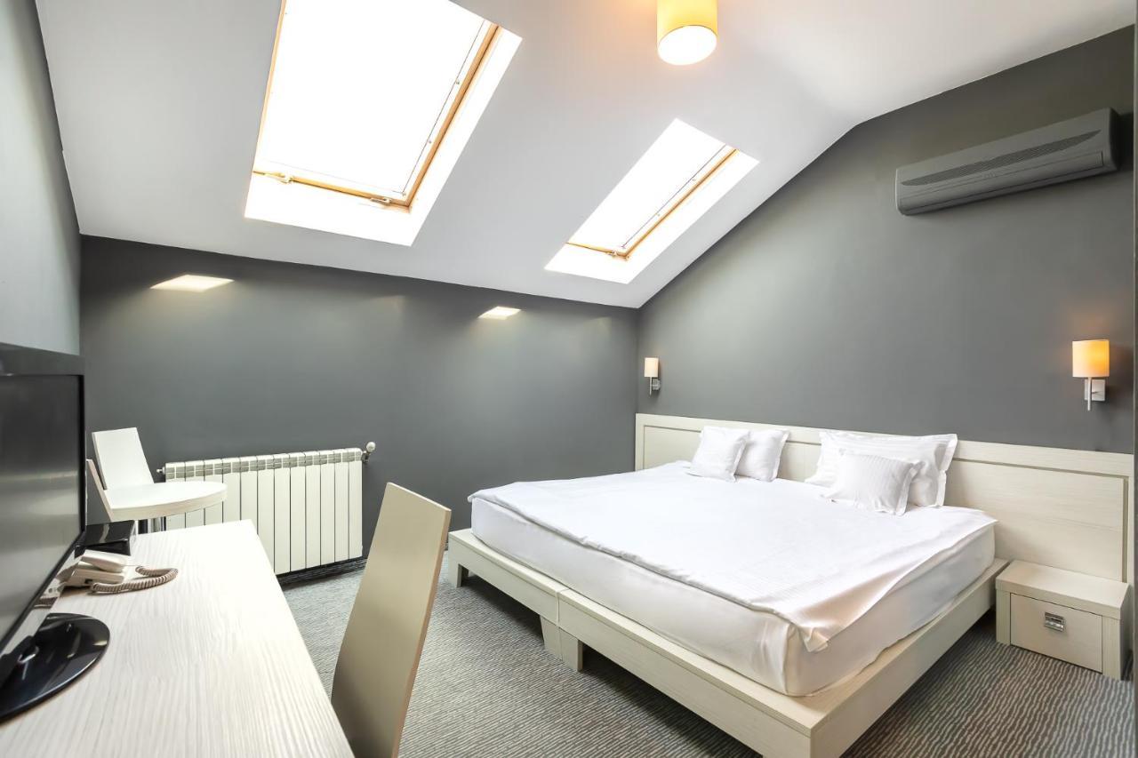 Alex&George Boutique Hotel Cluj-Napoca Esterno foto