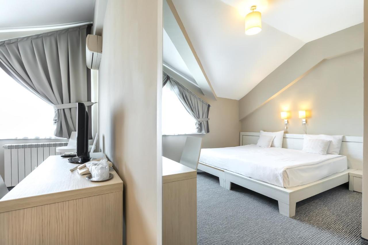 Alex&George Boutique Hotel Cluj-Napoca Esterno foto