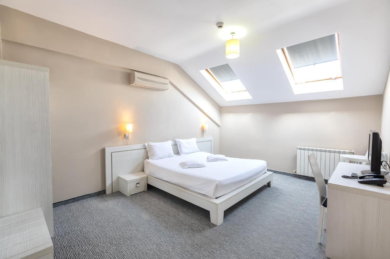 Alex&George Boutique Hotel Cluj-Napoca Esterno foto