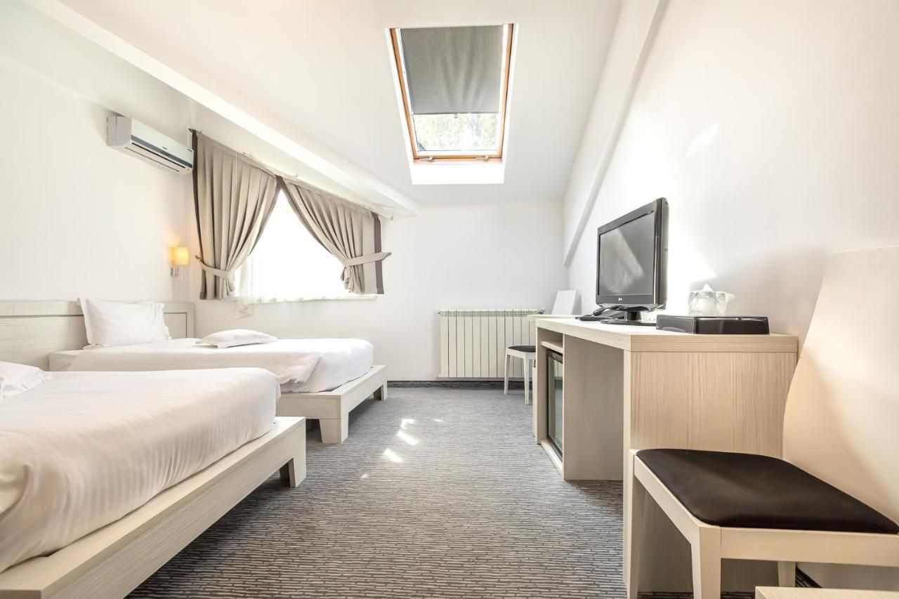 Alex&George Boutique Hotel Cluj-Napoca Esterno foto