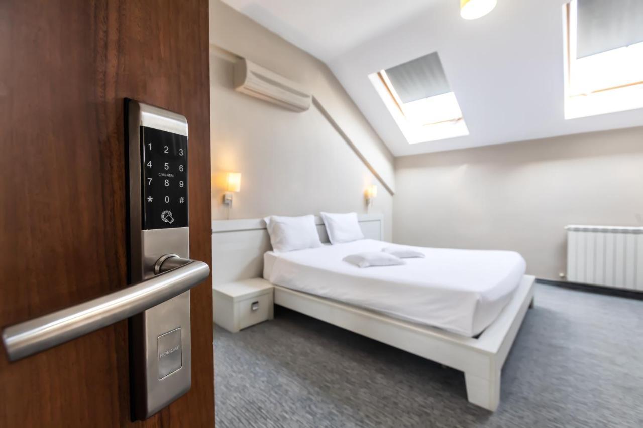 Alex&George Boutique Hotel Cluj-Napoca Esterno foto