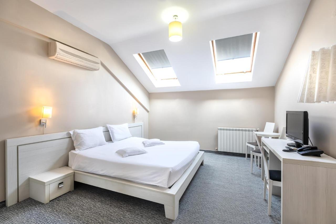 Alex&George Boutique Hotel Cluj-Napoca Esterno foto
