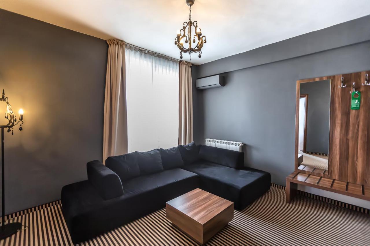 Alex&George Boutique Hotel Cluj-Napoca Esterno foto