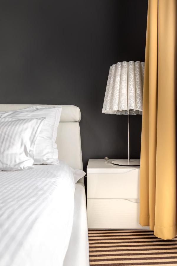 Alex&George Boutique Hotel Cluj-Napoca Esterno foto