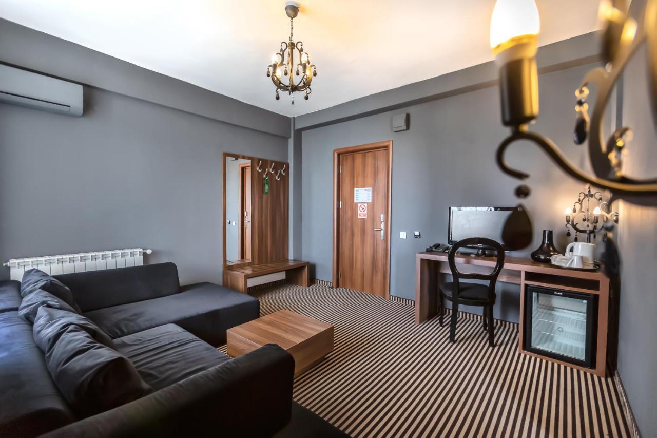 Alex&George Boutique Hotel Cluj-Napoca Esterno foto