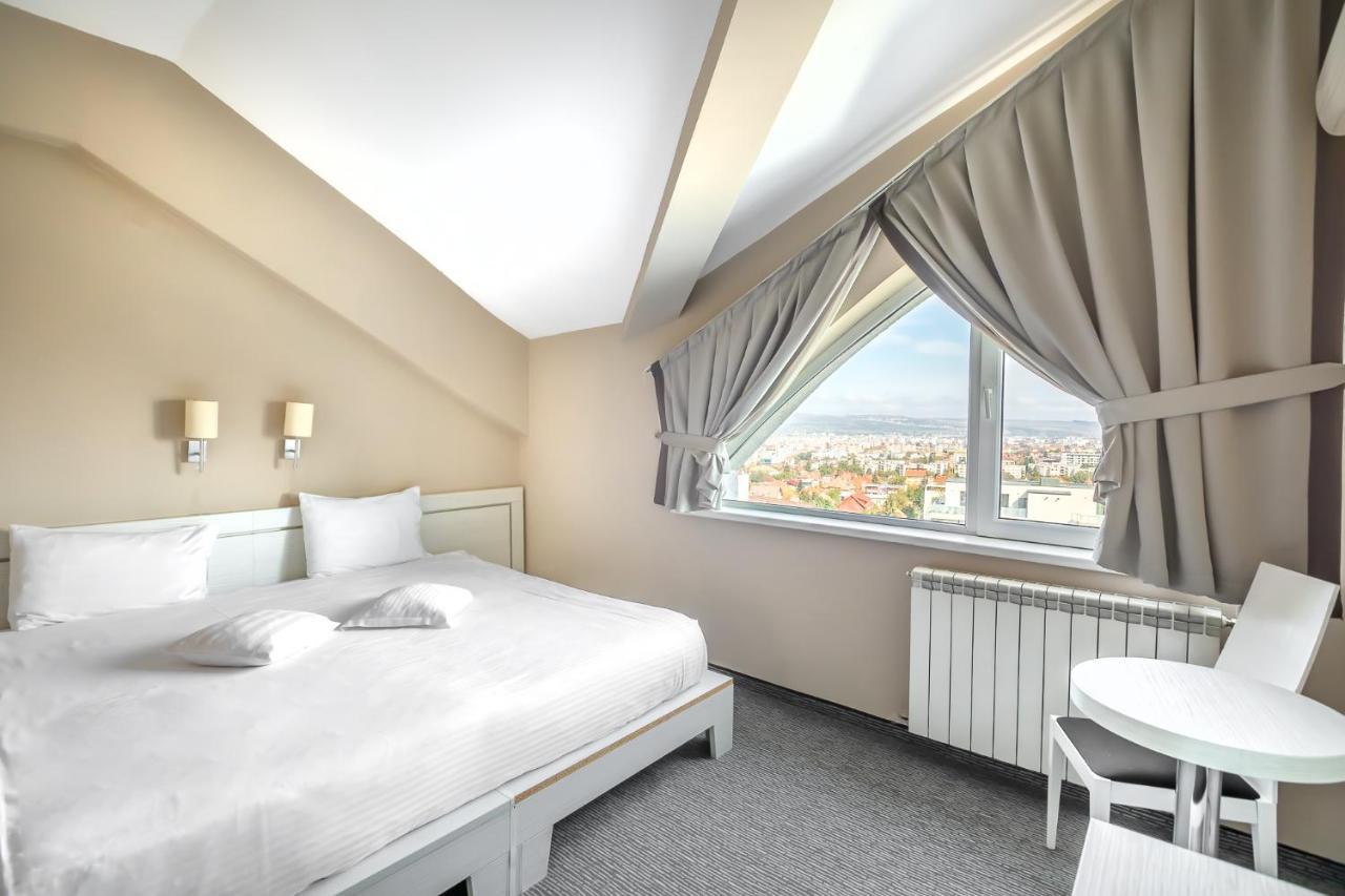 Alex&George Boutique Hotel Cluj-Napoca Esterno foto