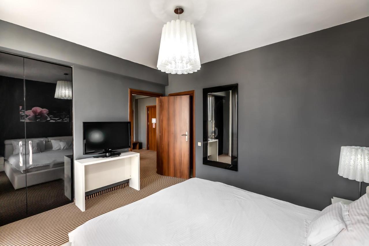 Alex&George Boutique Hotel Cluj-Napoca Esterno foto