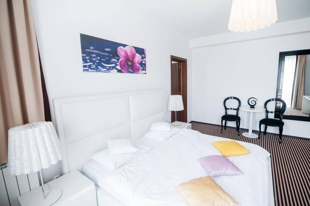 Alex&George Boutique Hotel Cluj-Napoca Esterno foto