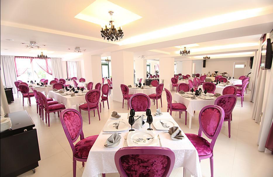 Alex&George Boutique Hotel Cluj-Napoca Esterno foto