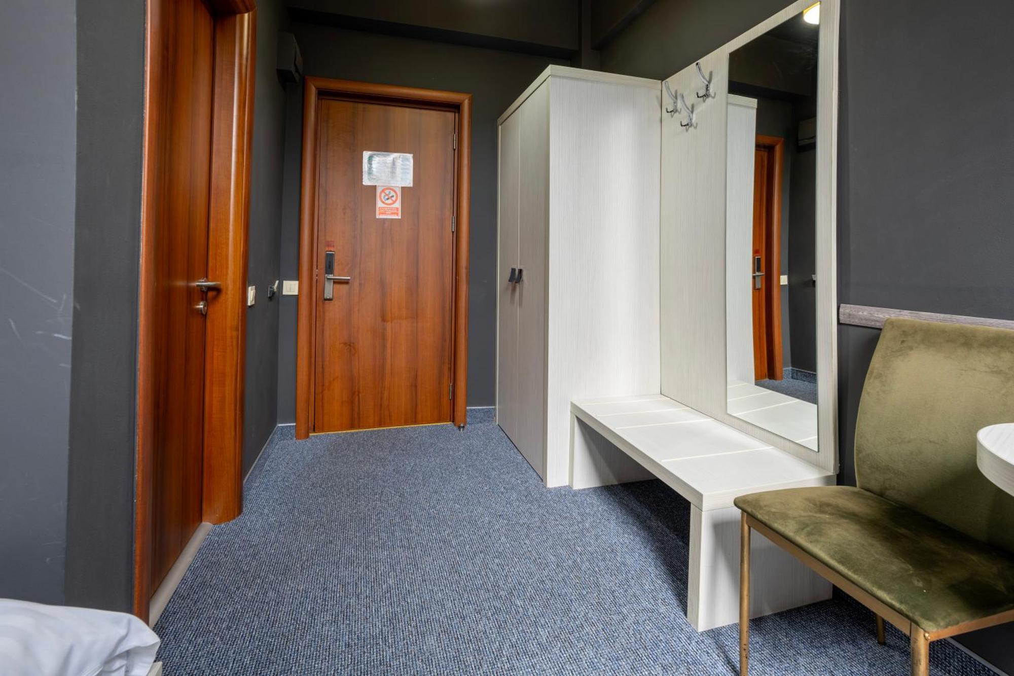 Alex&George Boutique Hotel Cluj-Napoca Esterno foto