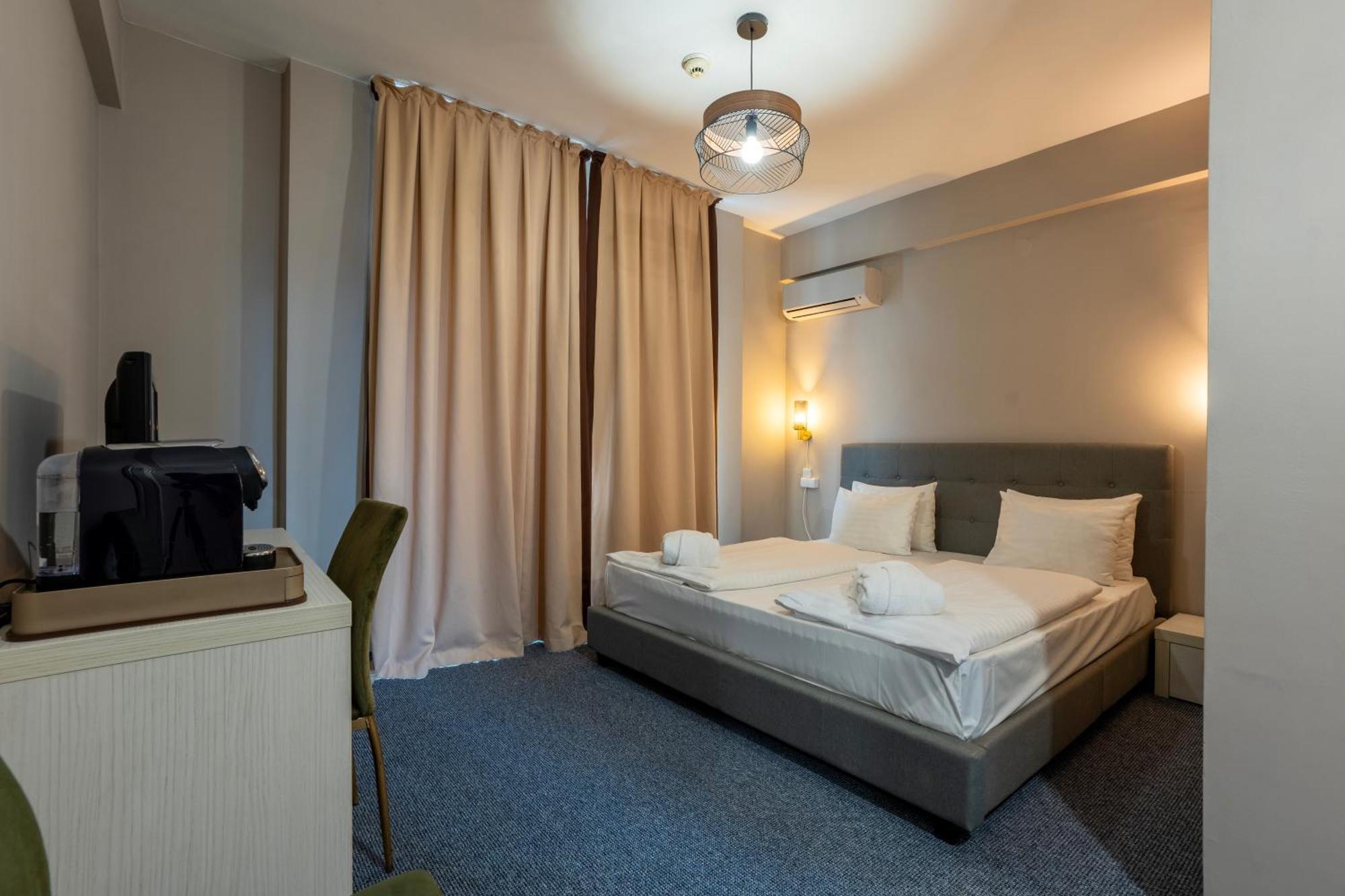 Alex&George Boutique Hotel Cluj-Napoca Esterno foto