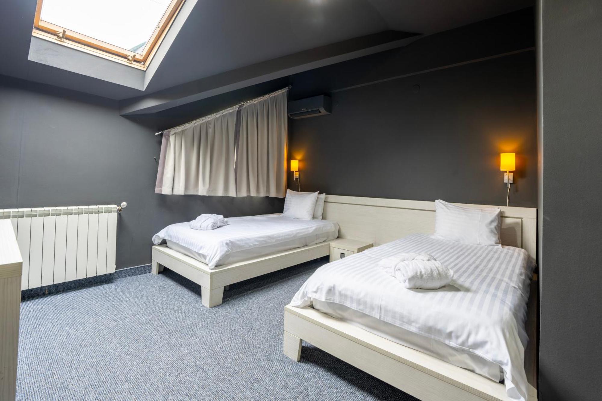 Alex&George Boutique Hotel Cluj-Napoca Esterno foto