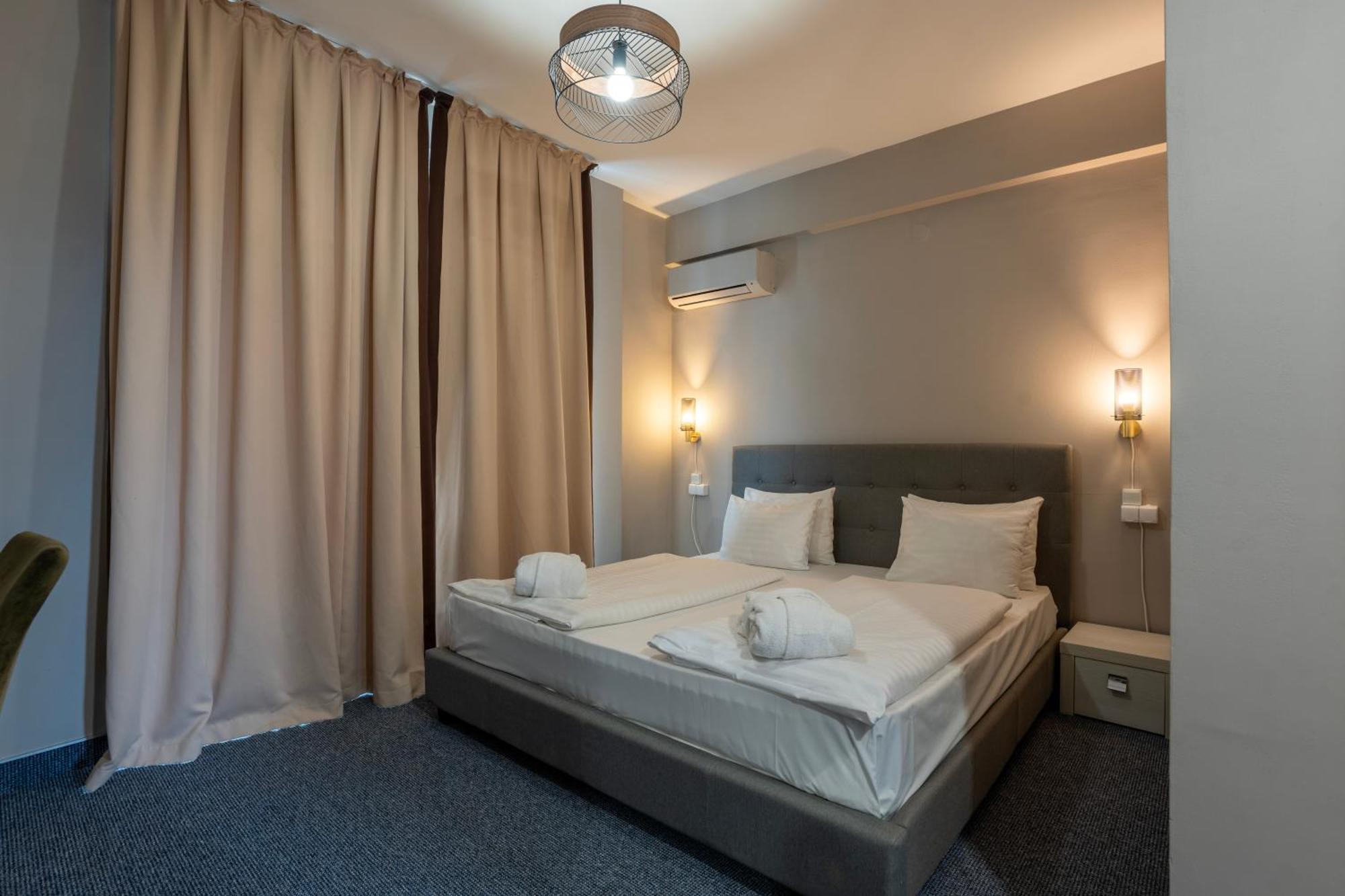 Alex&George Boutique Hotel Cluj-Napoca Esterno foto