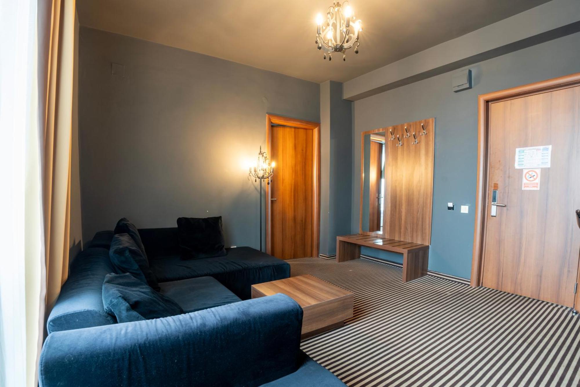 Alex&George Boutique Hotel Cluj-Napoca Esterno foto