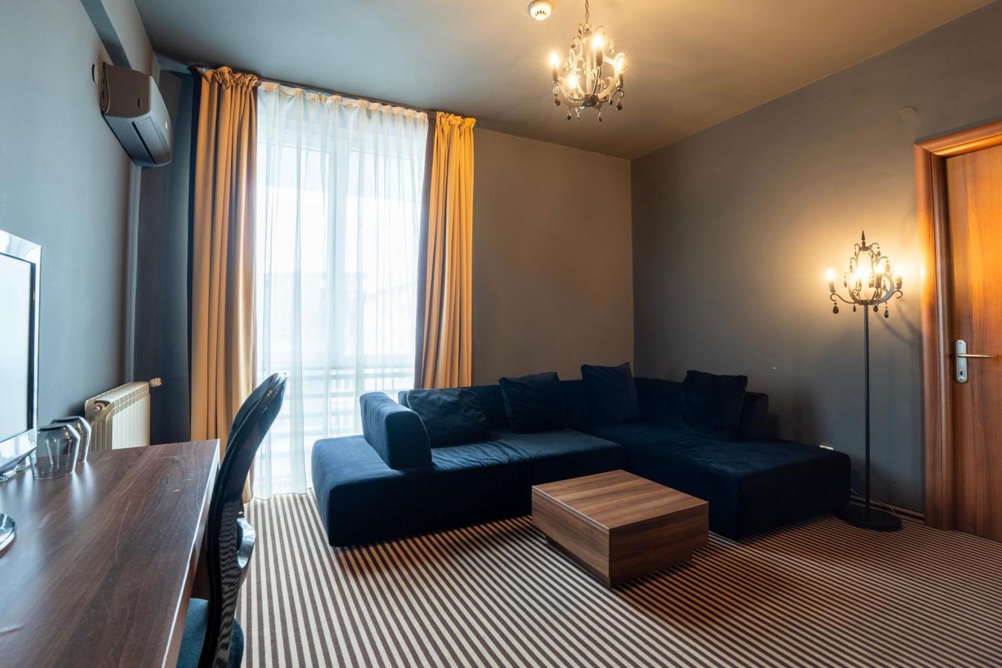Alex&George Boutique Hotel Cluj-Napoca Esterno foto