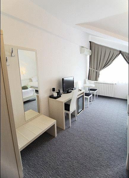 Alex&George Boutique Hotel Cluj-Napoca Esterno foto