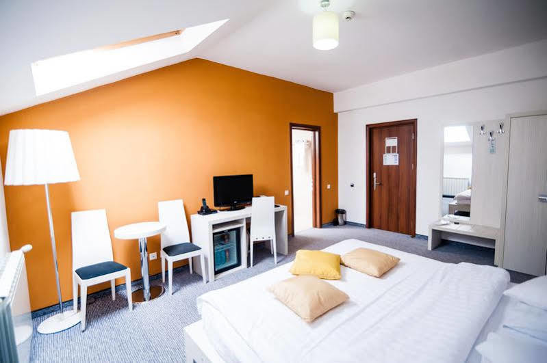 Alex&George Boutique Hotel Cluj-Napoca Esterno foto